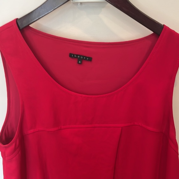 Theory red sleeveless blouse - Picture 3 of 6